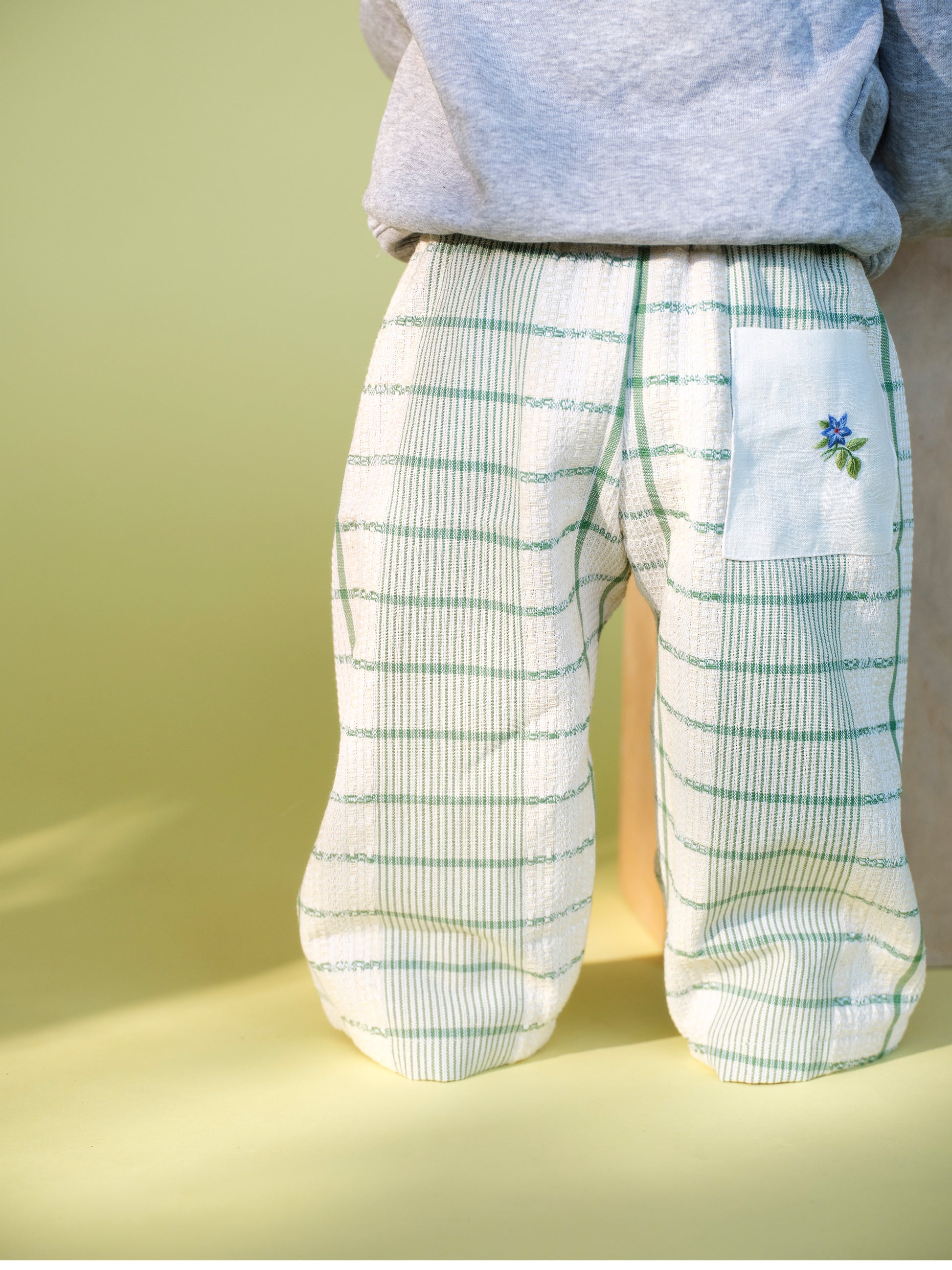 Grønne tern med broderet lomme