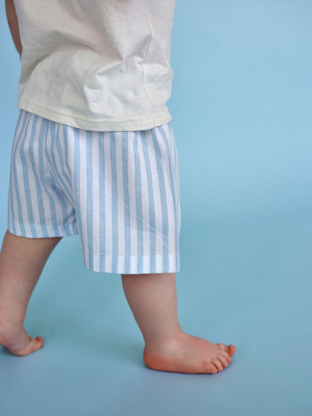 Blåstribrede shorts