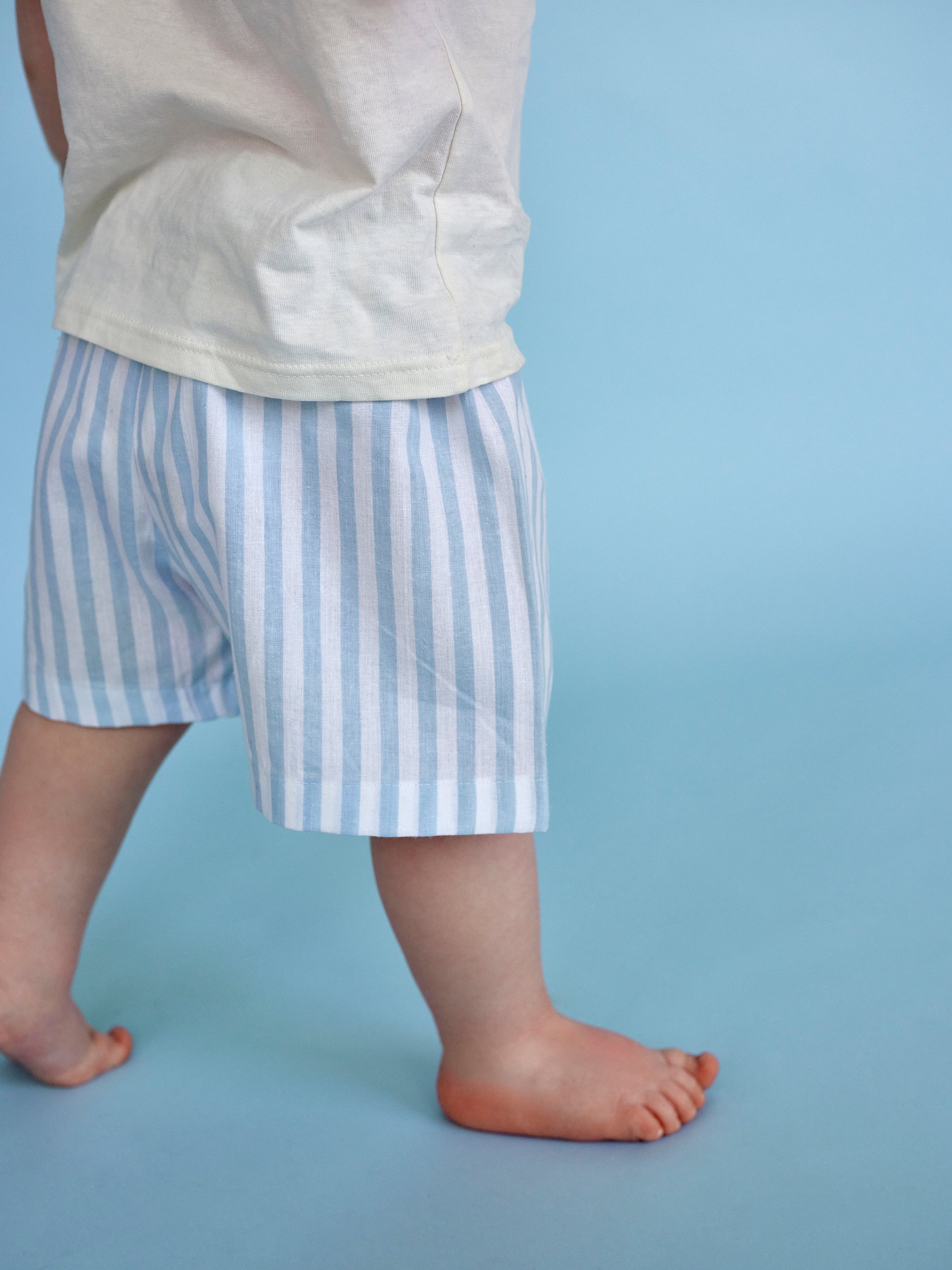 Blåstribrede shorts