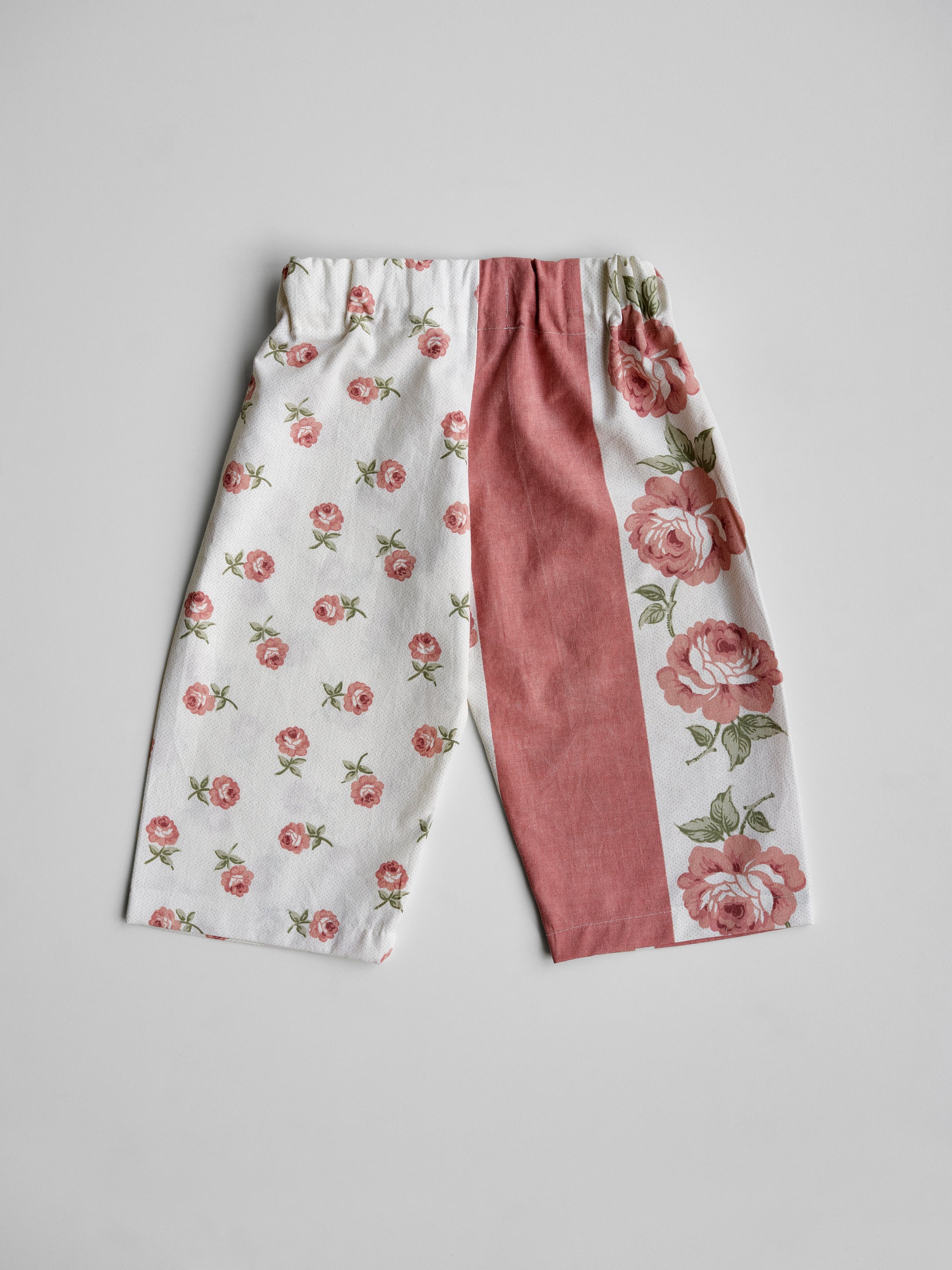 Rødblomstrede bukser